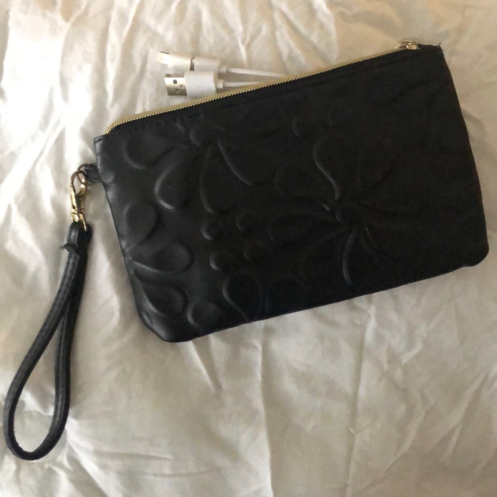 Wristlet with charging port